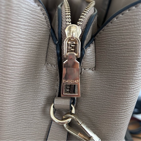 Bebe tan handbag - Picture 9 of 10